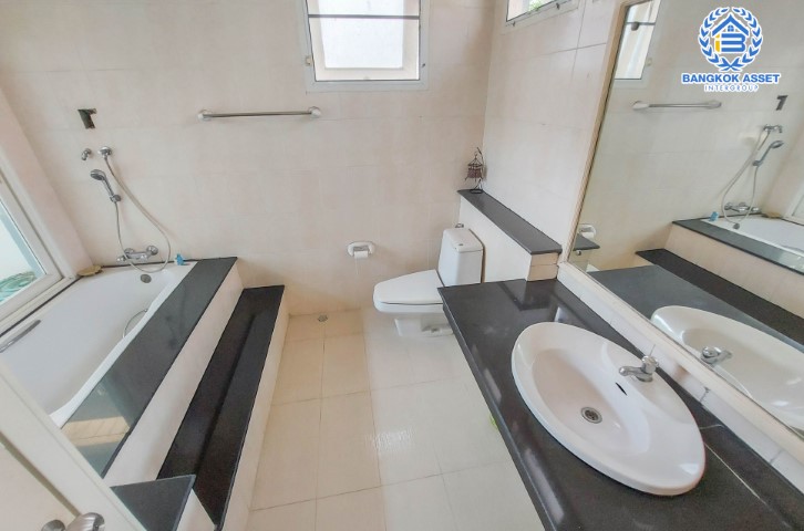 *****บ้านเดี่ยวมือสอง ม.มณีรินทร์ เลคแอนด์พาร์ค ราชพฤกษ์-ติวานนท์ หน้าโครงการติดถนนใหญ่ บนพื้นที่ 94.1 ตร.ว. ฟังก์ชัน 3 ห้องนอน 3 ห้องน้ำ จอดรถได้ 2 คัน บ้านสวยพร้อมอยู่ ทำเลเข้า-ออกเมืองสะดวก เชื่อมต่อถนนหลายเส้นทาง ใกล้เซ็นทรัล แจ้งวัฒนะ และทางด่วนศรีสมาน